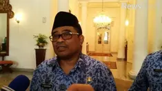 Pelaksana tugas Gubernur DKI Jakarta Sumarsono, lebih dari 393 spanduk provokatif sudah diturunkan oleh Satuan Polisi Pamong Praja