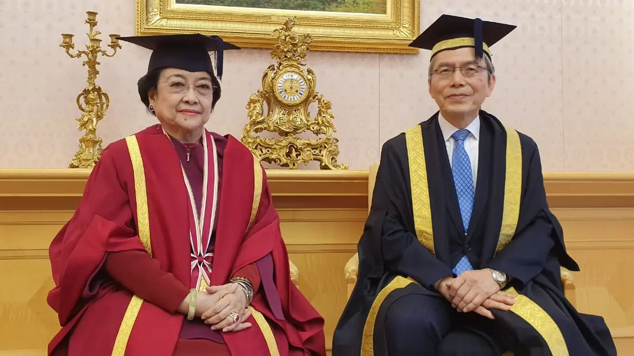 Megawarti Soekarnoputri Menerima Penghargaan Honoris Causa dari Universitas Soka Jepang