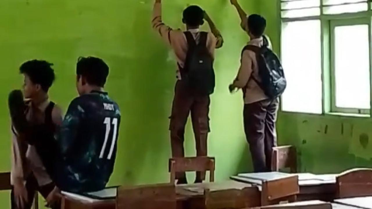 Viral, Guru MTS di Tanggamus Tendang Kepala Murid