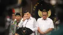 Menteri Koordinator Bidang Politik dan Keamanan (Menko Polkam) Djamari Chaniago didampingi Menteri Kehutanan Raja Juli Antoni dan Menteri Lingkungan Hidup M Jumhur Hidayat saat jumpa pers usai rapat koordinasi (rakor) penanganan kebakaran hutan dan lahan (karhutla) di Jakarta, 10 Agustus 2026. (KLY/Arie Basuki)
