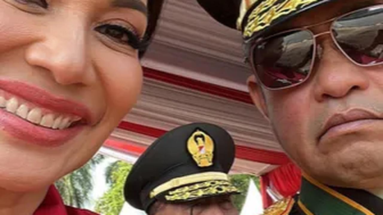 Maruli datang bersama sang istri sekaligus putri Menteri Koordinator Bidang Kemaritiman Republik Indonesia Kabinet Kerja Luhut Binsar Pandjaitan, Paulina Pandjaitan. <br>