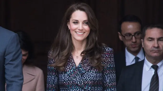 Kate Middleton Stylish dalam Balutan Gaun Chanel di Paris