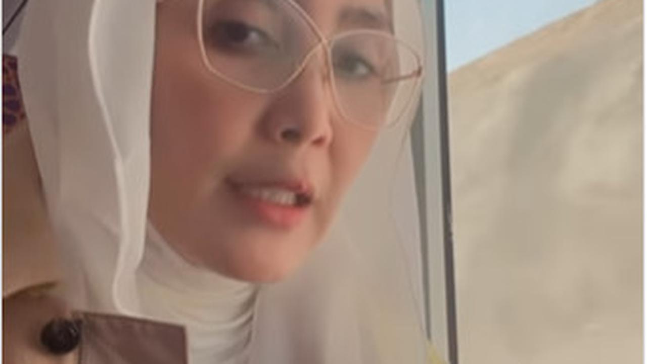 Rieke Diah Pitaloka Umrah