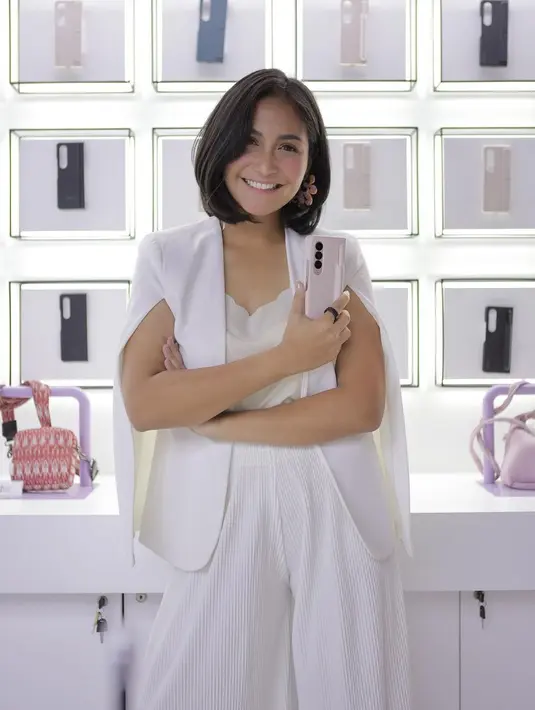 Kini selain disibukkan dengan membuat konten dan endorsement, Caca Tengker harus merawat dua buah hatinya yang segera beranjak masa kanak-kanak. (Liputan6.com/IG/@cacatengker).