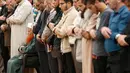 Kemarau yang melanda beberapa bulan terakhir di Gaza menyebabkan krisis air di kawasan tersebut, Palestina, Rabu (16/11). Warga melakukan Salat Istisqa agar diberi hujan oleh Allah. (REUTERS)