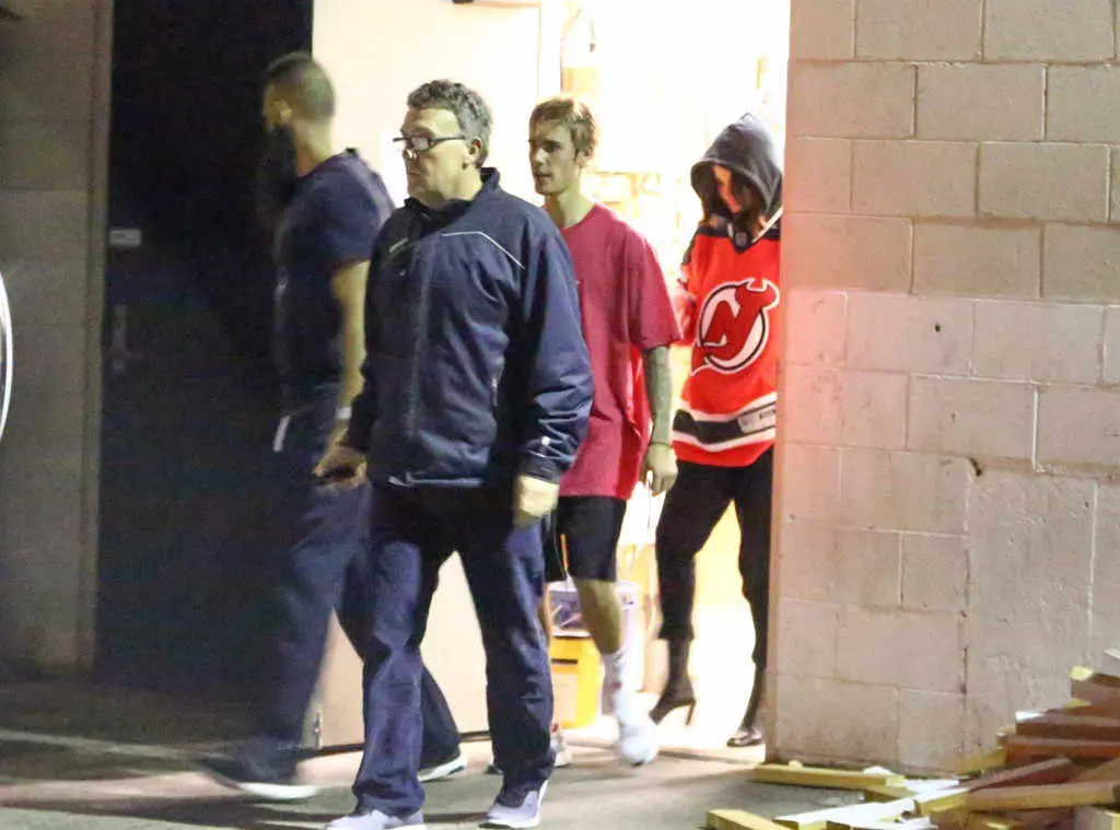 Meski belum resmi balikan, ini 5 foto kebersamaan Justin Bieber dan Selena Gomez. (Sumber Foto: Maciel / GAMR / BACKGRID)