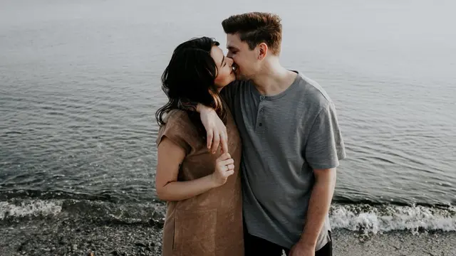 Jangan Cuma Minta, Ayo Berikan 9 Hal ini Saat Pacar Lagi Bad Mood