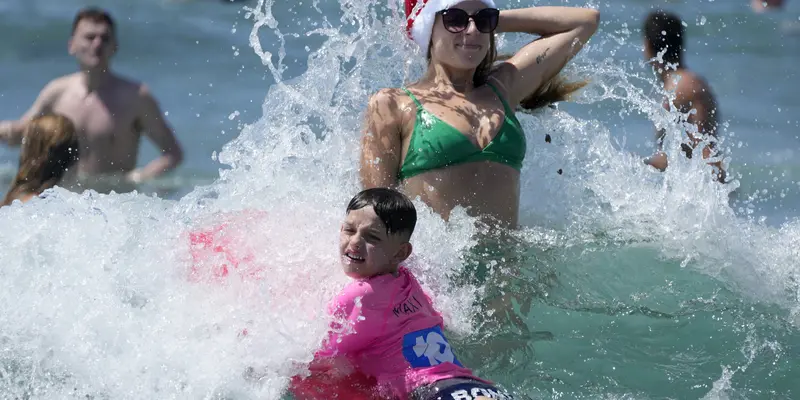 Menikmati Hari Natal di Pantai Bondi