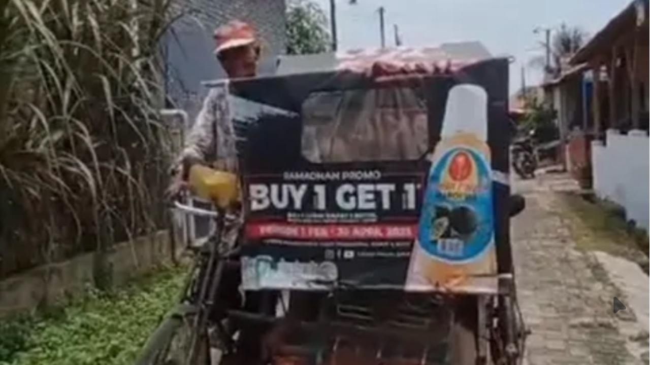 Cerita Kakek Tua Rela Jadi Tukang Becak Dayung Demi Sesuap Nasi, 'Becak Saya Jelek Tak Ada yang Mau Naik