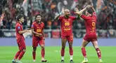 Pemain Persija Jakarta merayakan gol yang dicetak oleh Marko Simic (kanan) pada laga lanjutan BRI Liga 1 2024/2025 melawan Persita Tangerang di Jakarta International Stadium (JIS), Jakarta Utara, Minggu (19/01/2025). (Dok. Persija)