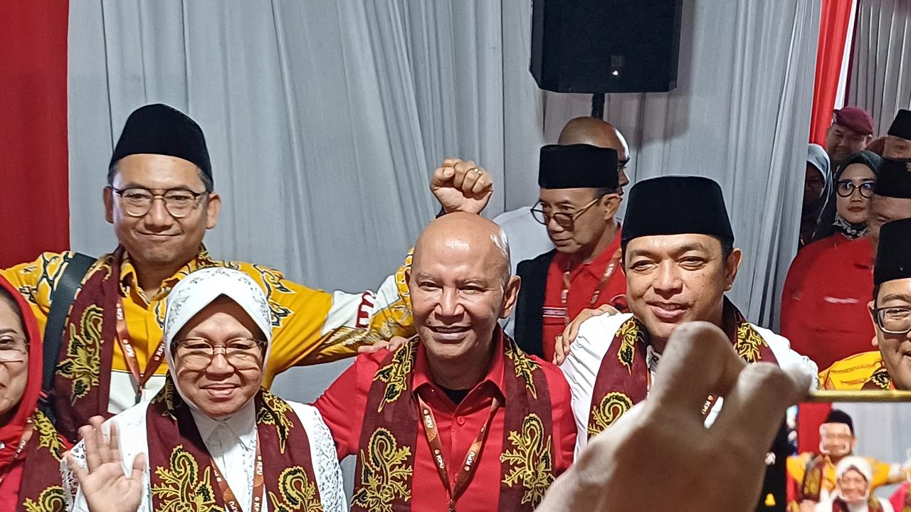 Risma - Gus Han Daftar Pilkada Jatim