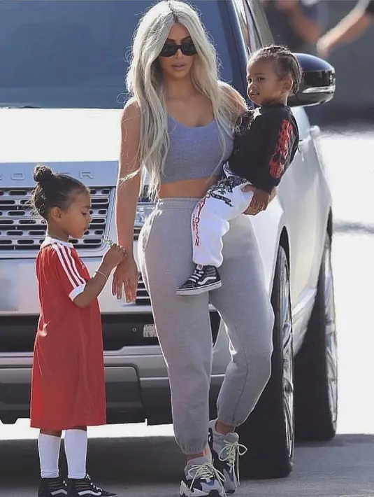 "Aku pikir aku tak bisa mengurusnya," ujarnya. (instagram/kimkardashian)