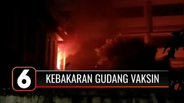 Kebakaran melanda gudang penyimpanan vaksin Covid-19 di lantai dua Puskesmas Sumur Batu, Kemayoran, Jakarta Pusat. Dugaan sementara, api berasal dari hubungan pendek arus listrik.