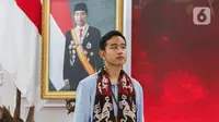 Calon wakil presiden  Gibran Rakabuming Raka saat menyerahkan syarat pencalonan menjadi presiden dan wakil presiden di Kantor KPU, Jakarta, Rabu (25/10/2023). (Liputan6.com/Faizal Fanani)