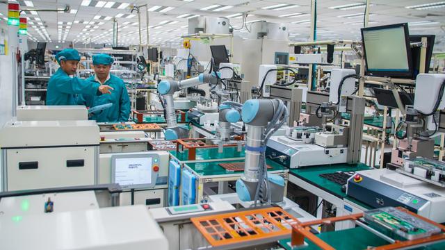 Penggunaan robot di industri manufaktur