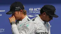 Lewis Hamilton akui masih bisa akur dengan Rosberg (REUTERS/Yves Herman)