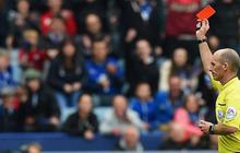 Kecewa, suporter Arsenal buat petisi untuk wasit Mike Dean