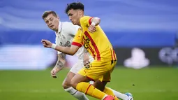 Gelandang asal Jerman itu diusir wasit Mario Melero pada menit ke-90 usai mendapat kartu kuning kedua. (AP/Jose Breton)