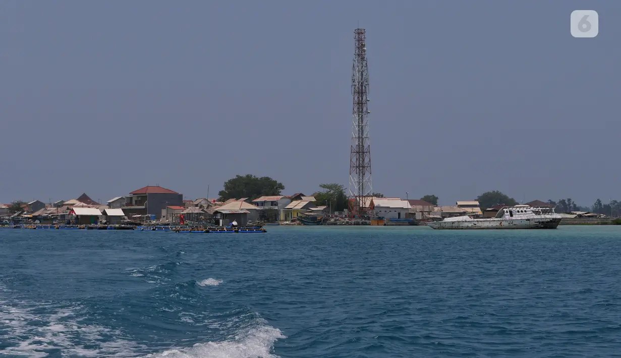 Sebuah tower terlihat di Kepulauan Seribu, Rabu, 18/9/2019). PT Tower Bersama Infrastructure Tbk (TBIG) memiliki 26.713 penyewaan dan 15.344 site telekomunikasi tersebar di seluruh indonesia, ditargetkan akan menambah 3000 penyewaan di tahun 2019. (Liputan6.com/Johan Tallo)