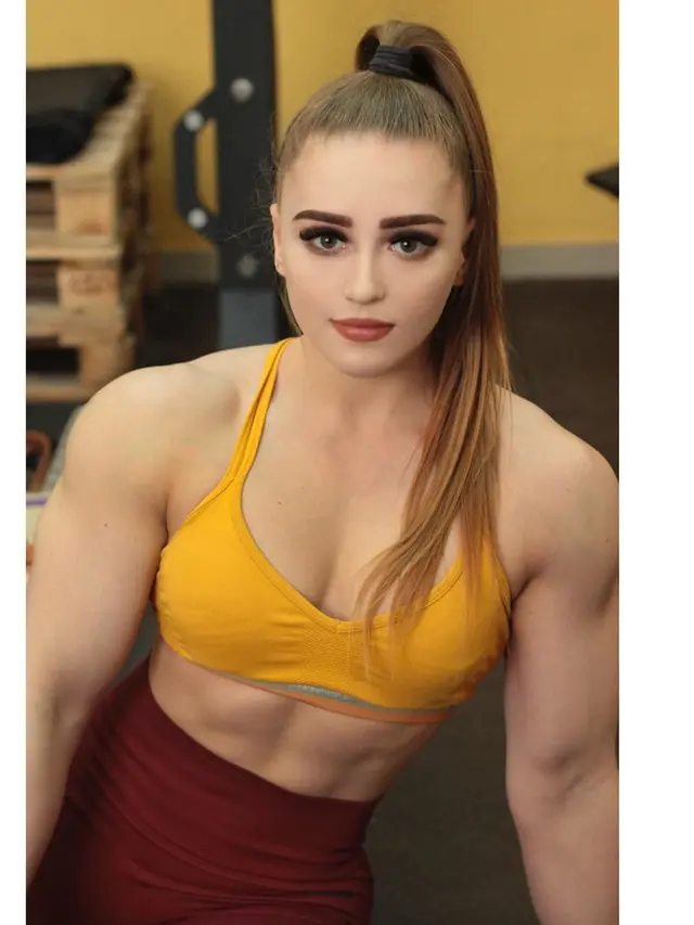 6 Potret Julia Vins, Wanita yang Viral Dapat Julukan 'Muscle Barbie'