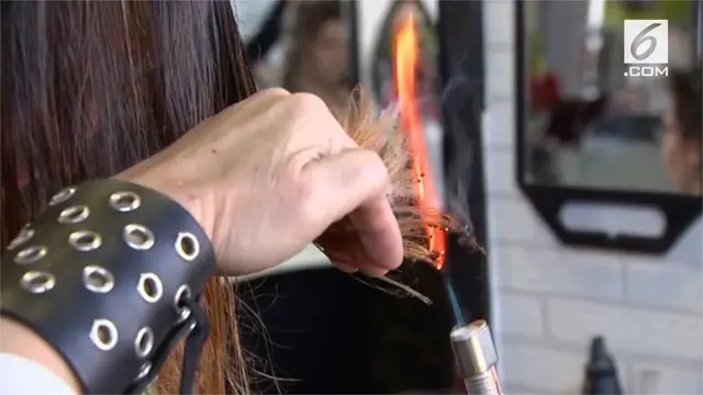 Penata rambut Spanyol punya cara tak biasa untuk memangkas rambut. Ia menggunakan api, pedang samurai dan cakar besi.