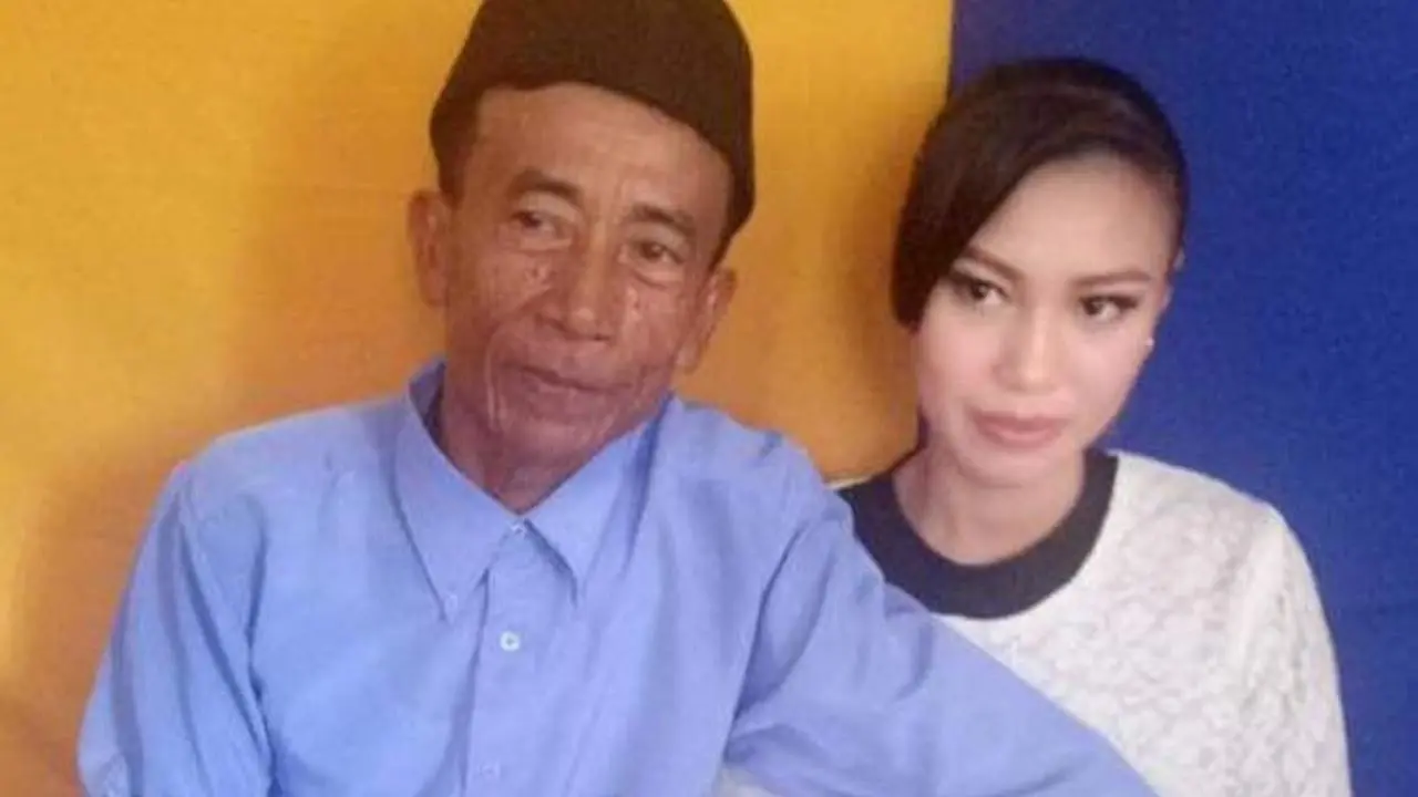 [Bintang] Kakek 56 Tahun, Nikahi Wanita 17 Tahun, Modalnya Cuma Rp300 Ribu