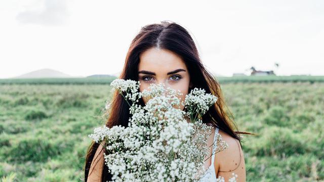 Ilustrasi wanita apa adanya