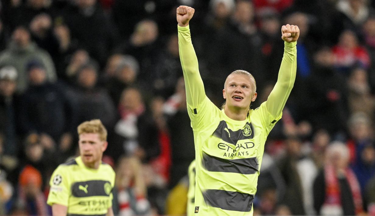 Pemain Manchester City, Erling Haaland, melakukan selebrasi setelah mencetak gol ke gawang Bayern Munchen pada babak perempat final leg kedua Liga Champions di Allianz Arena, Kamis (20/4/2023). Berkat hasil ini, Manchester City berhak lolos ke semifinal dengan kemenangan agregat 4-1 dan akan menghadapi Real Madrid. (AP Photo/Andreas Schaad)