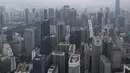 Gedung-gedung komersial tampak diselimuti kabut asap di Kuala Lumpur, Selasa, 11 Agustus 2026/ (AFP/ Mohd Rasfan).