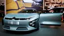 Tampilan depan Citroen CXperience saat dipamerkan di Mondial de l'Automobile di Paris Auto Show, Paris, Prancis (29/9). (REUTERS/Jacky Naegelen)