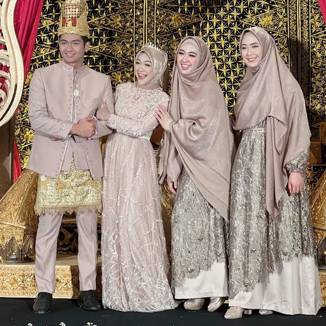 6 Potret Ria Ricis dan Teuku Ryan saat Ngunduh Mantu, Perut Buncit Jadi Sorotan