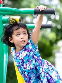 Ilustrasi Balita Mengenakan Batik (Credit: wirestock/freepik)