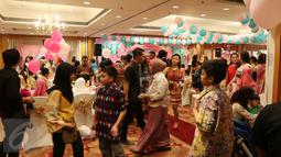 Suasana pesta ulang tahun Arsy Addara Musicia Nurhermansyah yang ke 1 di Mercantile Athletic Club WTC 1, Jakarta, Kamis (17/12/2015). Pesta bernuansa kerajaan tersebut berlangsung mewah dan meriah (Liputan6.com/Herman Zakharia)