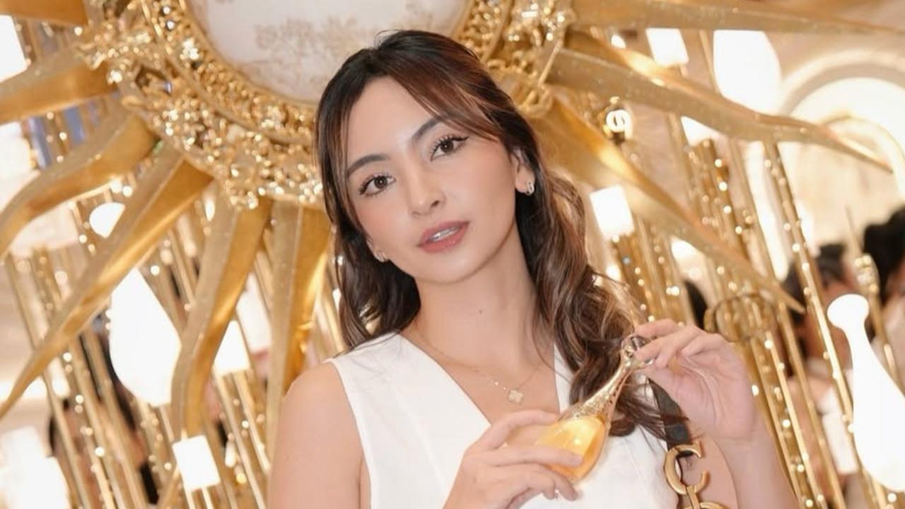 Valerie Tifanka Tampil Menawan dalam Balutan Outfit di Acara Dior, Pesonanya Jadi Sorotan