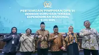 Pertemuan Pimpinan DPR RI dengan Forum Aliansi Guru dan Tenaga Kependidikan Nasional di Kompleks Parlemen, Senayan, Jakarta.