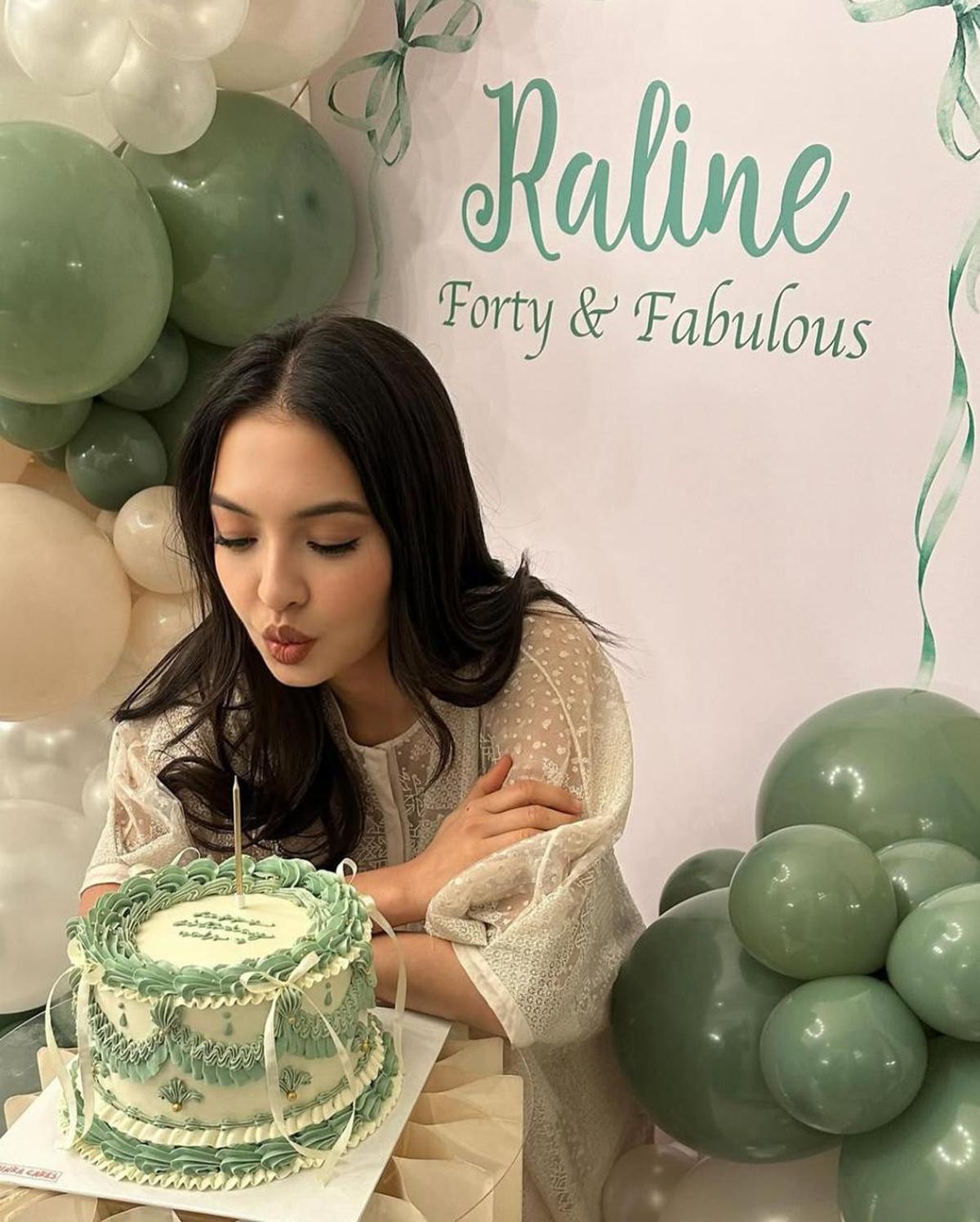 7 Potret Raline Shah Rayakan Ulang Tahun ke-40 di Malaysia dengan Nuansa Buka Puasa, Ini Momen Harunya