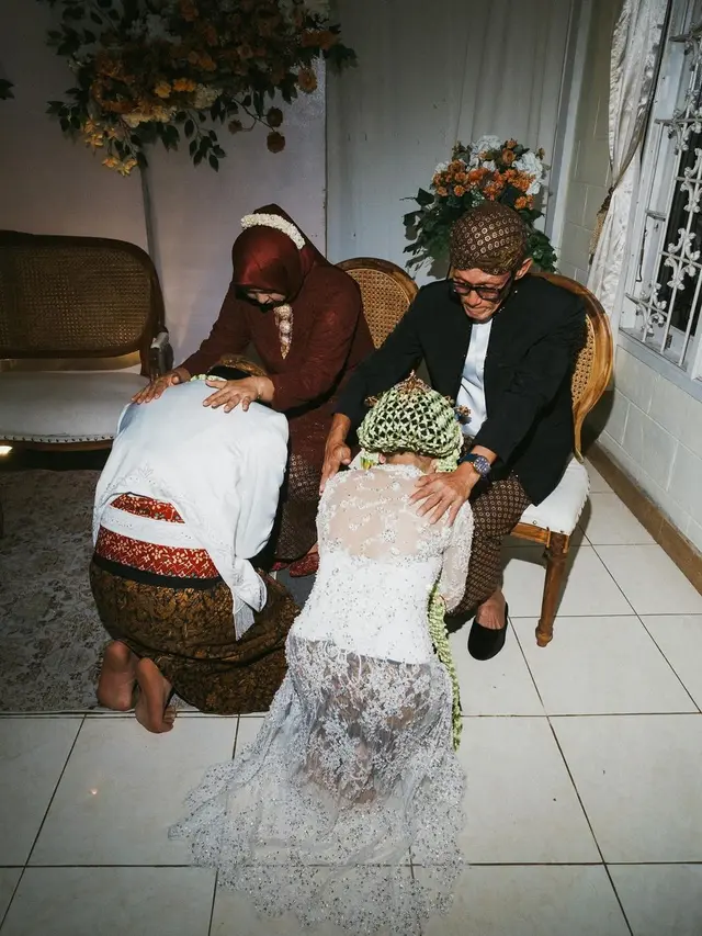 Gaya Terbaru Pernikahan Hanggini dan Luthfi Aulia dalam Balutan Adat Jawa, Tetap Jadi Pasangan Manis dan Menggemaskan dalam Potret Jadul
