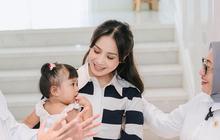 Cantiknya Nagita Slavina Gendong Baby Lily Sambut Kehadiran Menteri Arifah Fauzi, Gaya Simple tapi Elegan