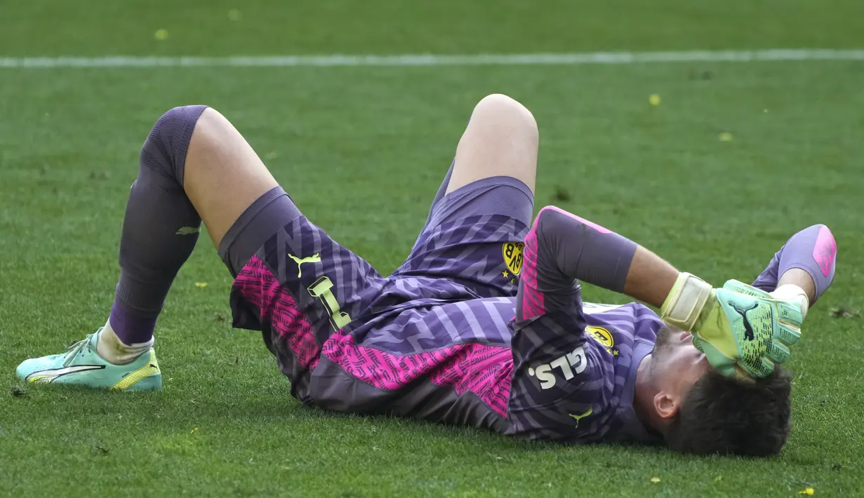 Hasil imbang ini membuat Dortmund harus merelakan gelar Bundesliga musim ini jatuh ke tangan Bayern Munchen. (AP Photo/Michael Probst)
