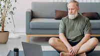 Kakek-Nenek Hobi Nonton Tayangan Olahraga, Risiko Depresi Berkurang