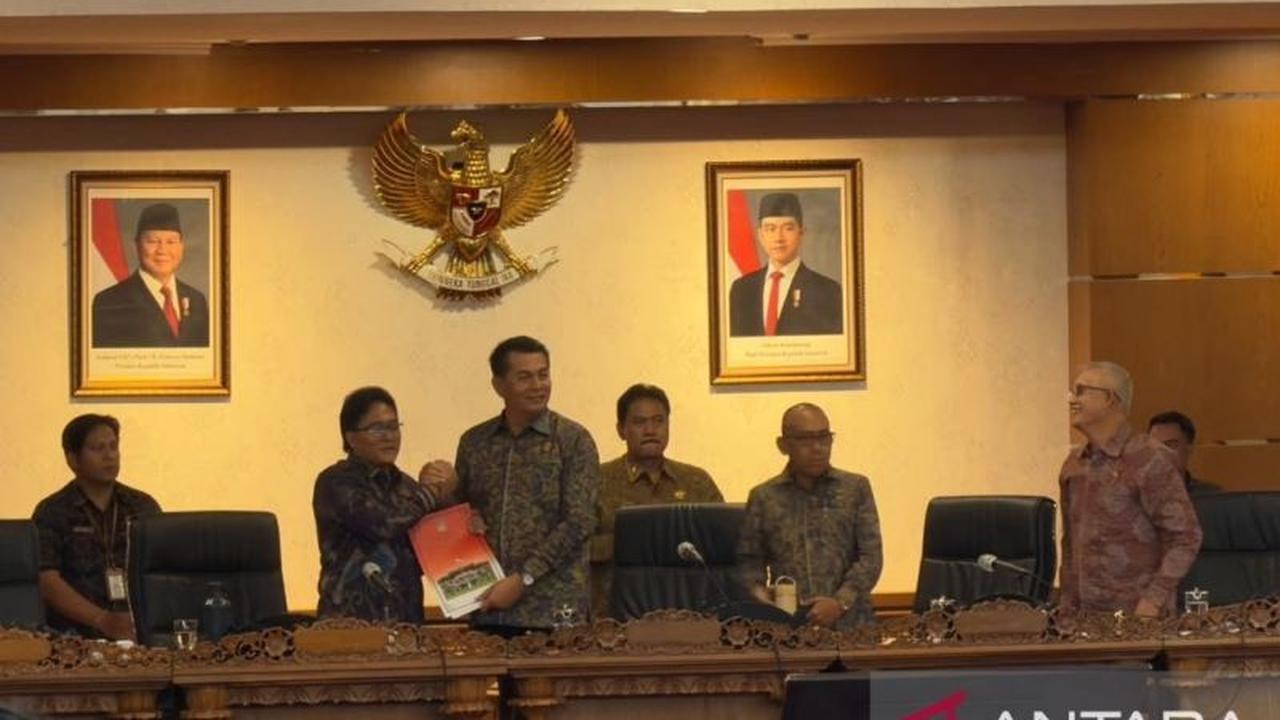 DPRD Bali Serahkan Rekomendasi Pansus TRAP ke Wagub, Soroti KEK Kura Kura dan Lahan Negara
