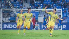 Pemain Persib Bandung, Federico Barba, melakukan selebrasi setelah mencetak gol ke gawang Arema FC pada laga pekan keenam BRI Super League 2025/2026 di Stadion Kanjuruhan, Kabupaten Malang, Senin (22/9/2025) sore WIB. (Bola.com/Iwan Setiawan)