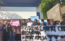 Santri Bandung Tersulut, Geruduk Rumah Atalia Istri RK soal Usulan APBN buat Bangun Ponpes Al Khoziny Dikaji