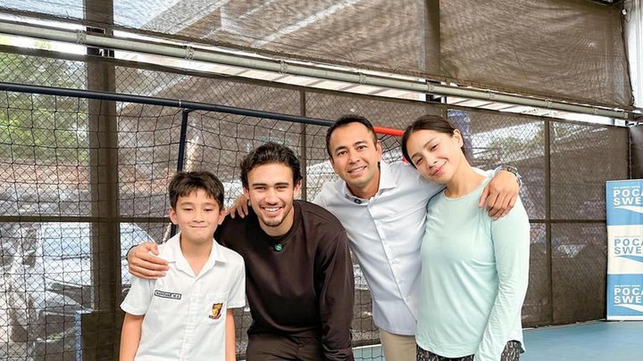 9 Potret Pemain Timnas Nathan Tjoe-A-On Datang ke Rumah Raffi Ahmad, Akrab dengan Rayyanza - Main Bola Bareng