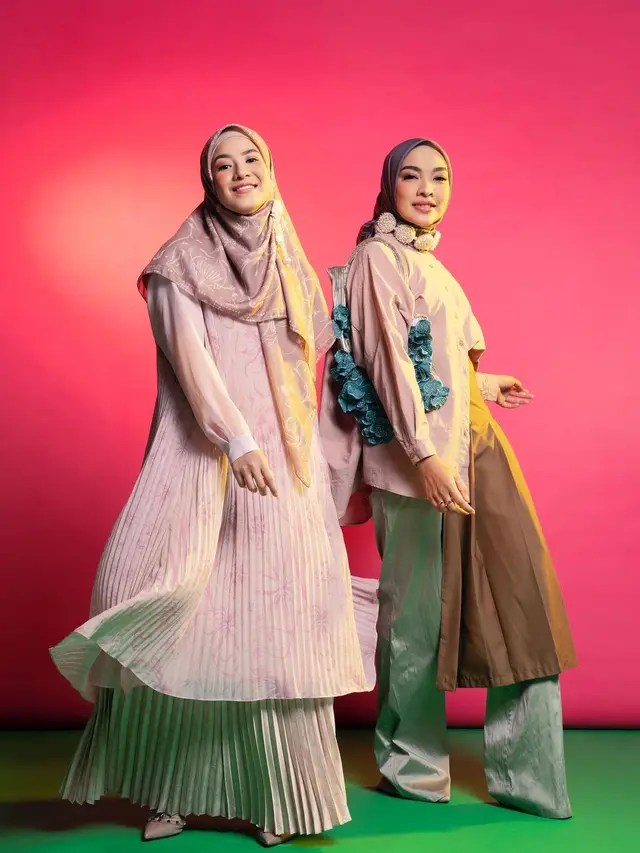 6 Inspirasi Gaya Hijab Syar’i ala Natasha Rizky yang Teduh Menawan