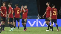 Reaksi pemain Spanyol usai bermain imbang 1-1 melawan Polandia pada pertandingan Grup E Euro 2020 di Estadio Olímpico de Sevilla, Minggu, 20 Juni 2021. (Lluis Gene/Pool via AP)