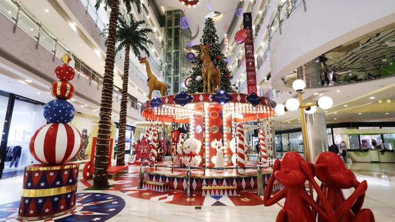 Instalasi karnaval dan area sirkus menjadi highlight dekorasi dan perayaan Natal di Central Park dan Neo Soho Mall yang menghadirkan tema 