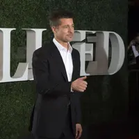 Kehancuran kembali dirasakan Brad Pitt. Baru saja bebas dari tuduhan melakukan tindakan kekerasan pada anaknya, Pitt kembali bersedih lantaran Angelina Jolie tidak mengundang acara ‘Thanksgiving’ bersama anak-anaknya. (AFP/Bintang.com)