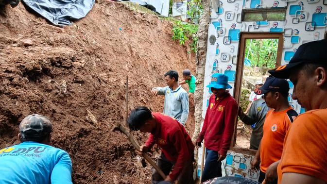 Bandar Lampung Diterjang Banjir, Longsor dan Pohon Tumbang