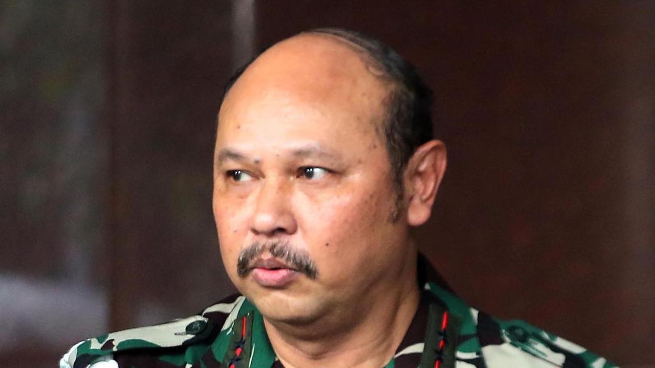 "Peradilan militer khusus anggota militer. Ketika melibatkan militer, maka sipil harus menyerahkan kepada militer. Di sini ada kekeliruan dari tim kami  ada kekhilafan. Oleh karena itu tadi kami sampaikan atas kekhilafan ini. Kami mohon dimaafkan," kata J